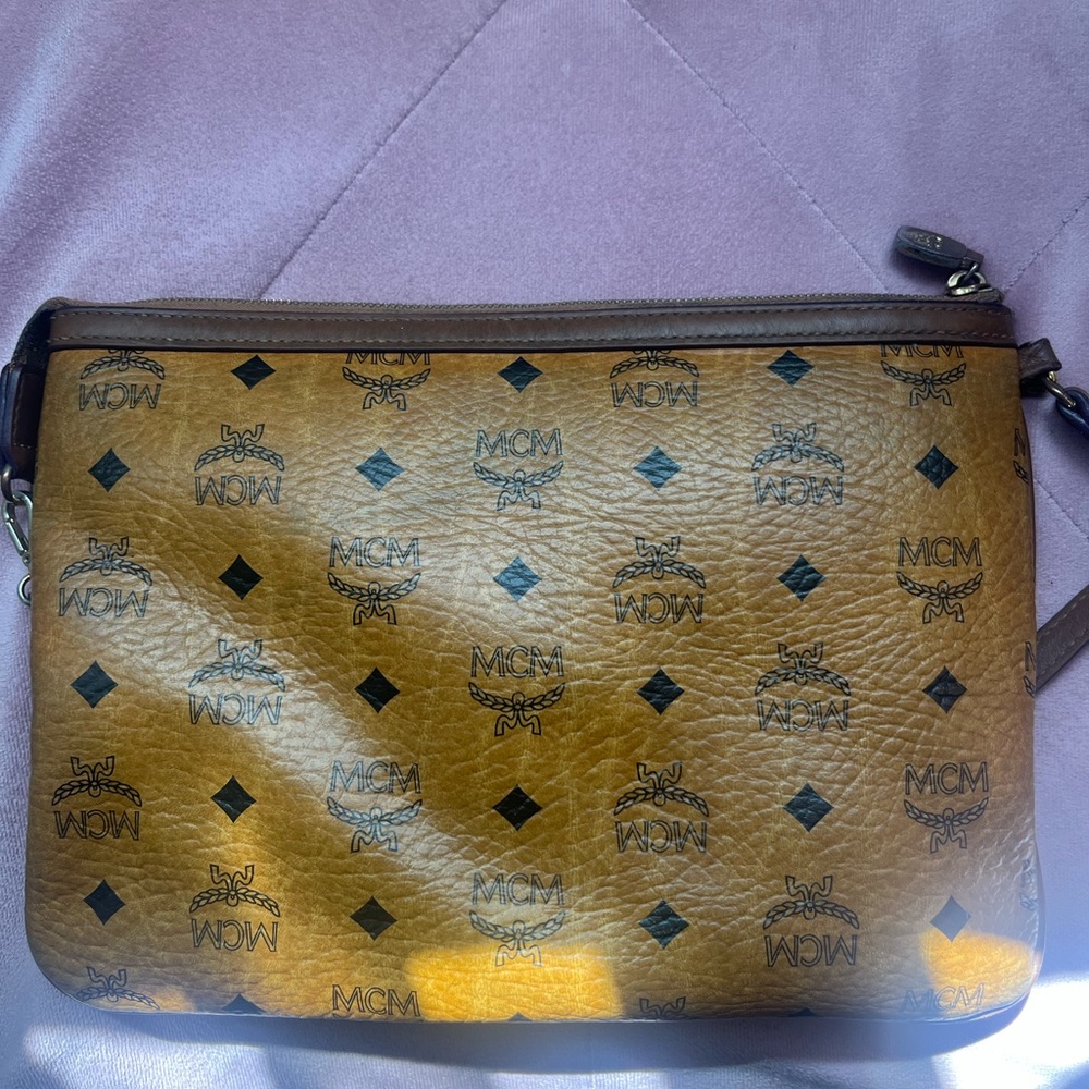Mcm pouch Brown 100% authentic